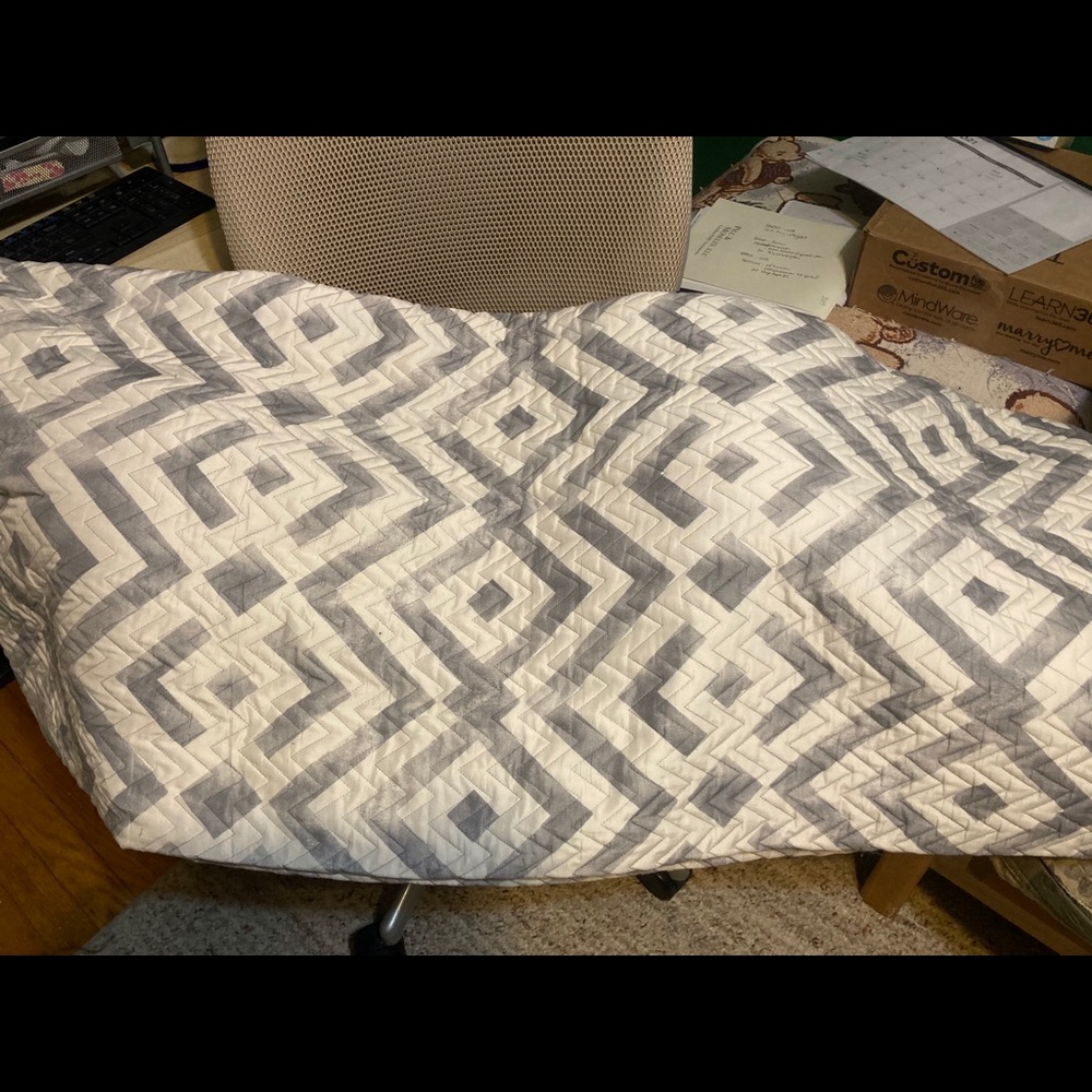 Queen size quilt/pillow sham set
